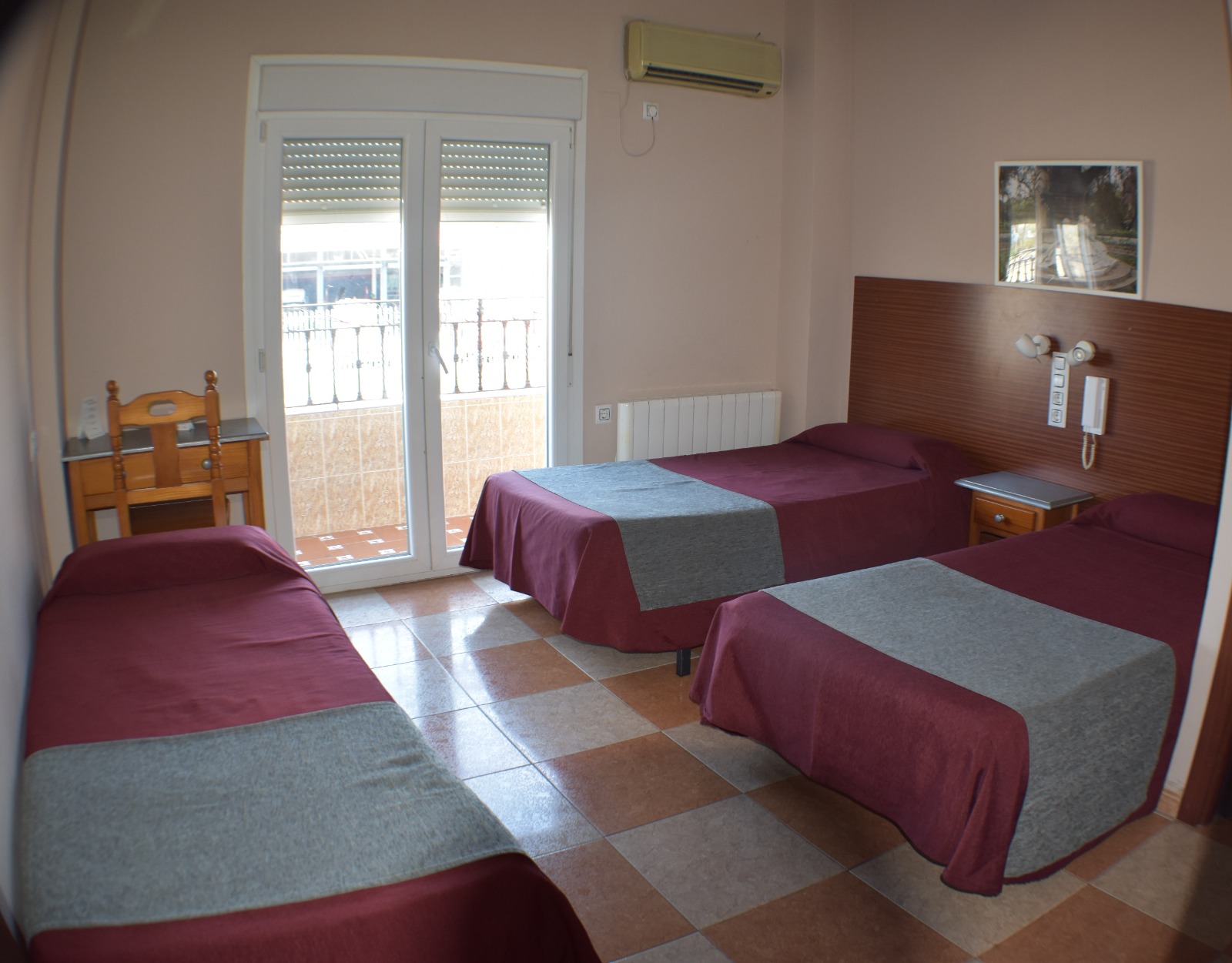 Habitación Triple en Hostal Alamare, Sevilla